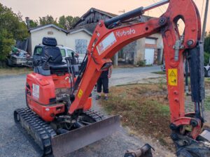 Location de Mini Pelle Kubota U15 à Langon: Idéale pour Vos Travaux de Décapage
